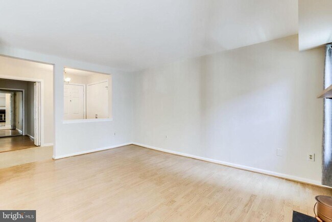 Building Photo - 2429 S Walter Reed Dr
