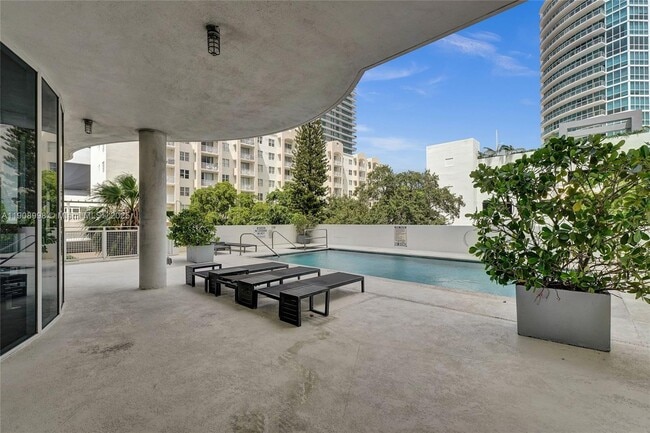 Building Photo - 444 NE 30th St