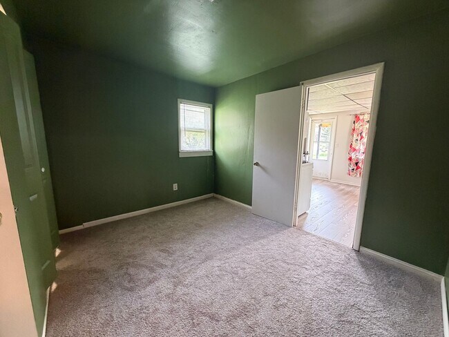 Building Photo - Adorable Home in Lowell School District