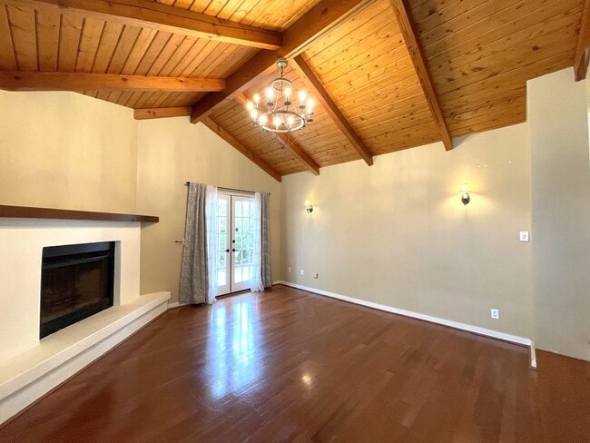 Building Photo - Upgraded Contemporary Craftsman