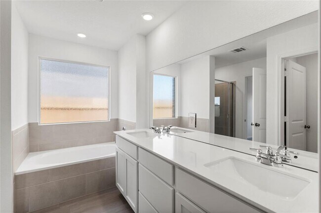 Building Photo - 117 Imola St