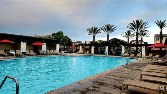 Building Photo - Spacious 3 Bed / 3.5 Bath Condo in The Preserve Community