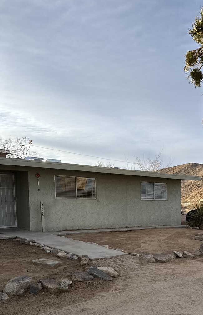 Building Photo - 5958 El Reposo St
