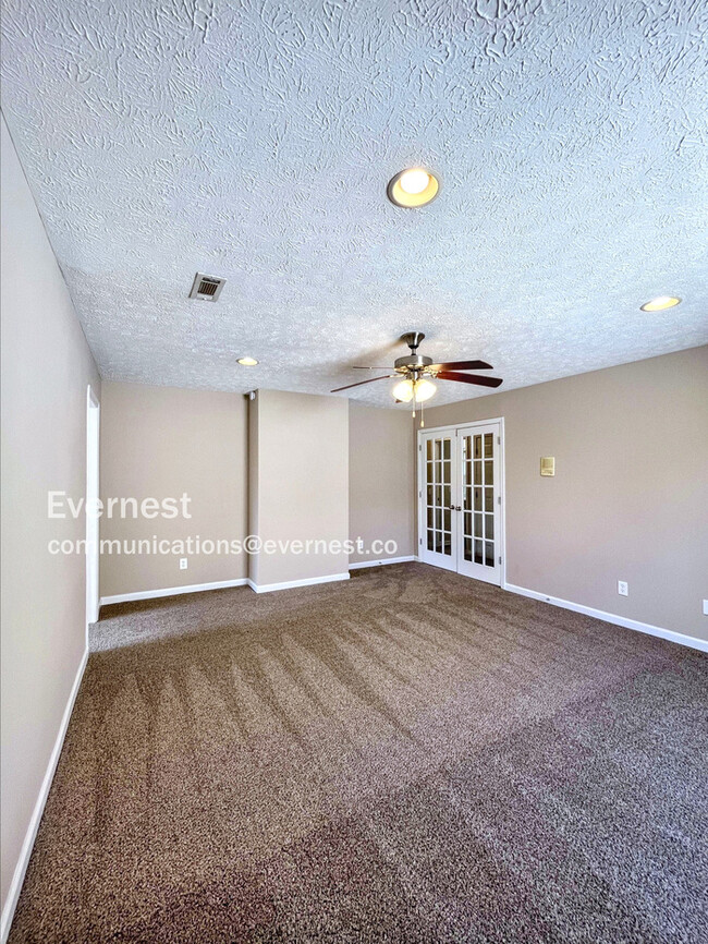 Building Photo - 5005 Cobblestone Creek Dr