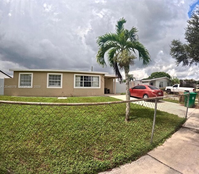 Building Photo - 5720 SW 38th Ct