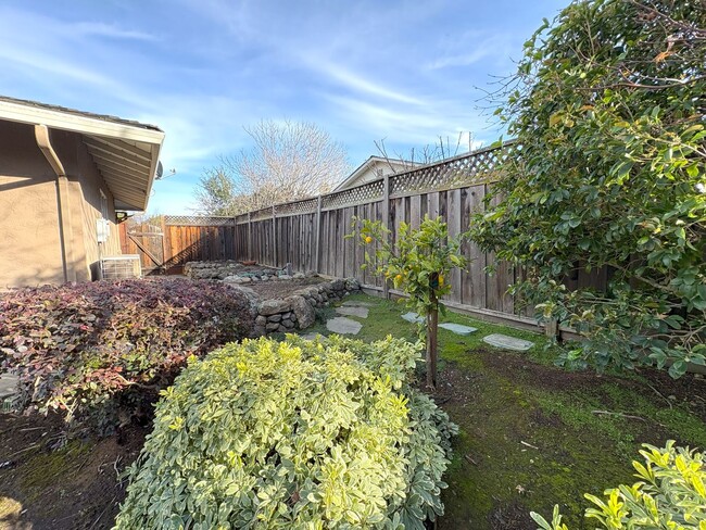 Building Photo - Charming Single-Family Home in South Los A...