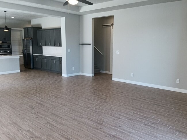 Building Photo - Stunning 4-bedroom, 3.5-bathroom home loca...