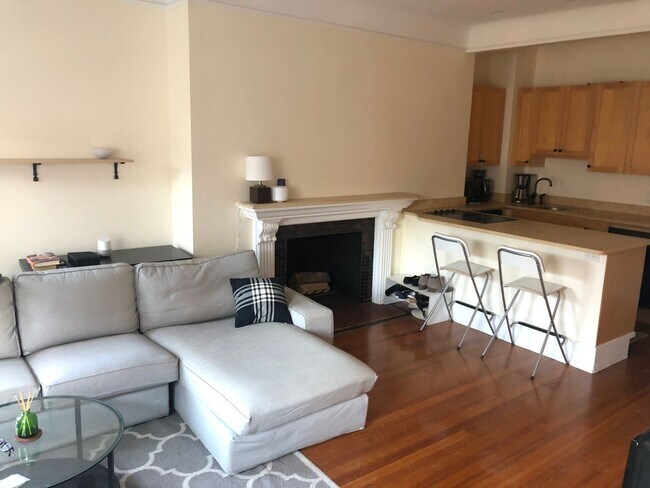 Building Photo - 1bed in Back Bay No broker fee!