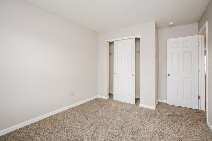 Building Photo - 2208 Rossington Ln