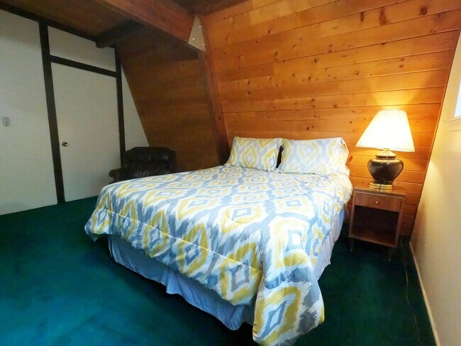 Building Photo - Winter Lease - Less than half a mile to Burnt Cedar Beach, Restaurants and Grocery!!