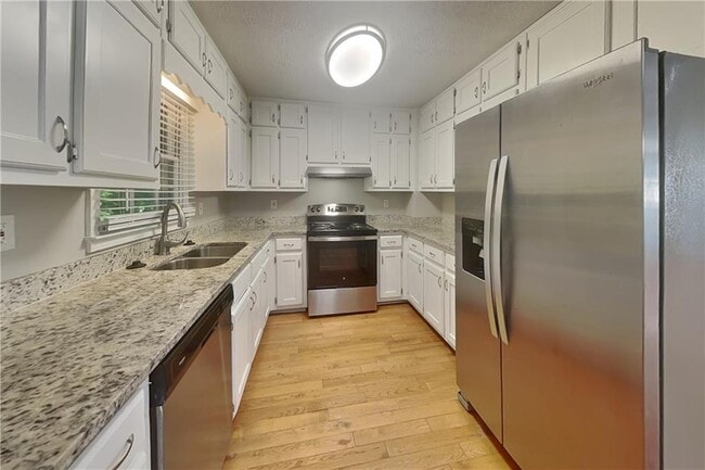 Building Photo - 1987 Kelvin Dr