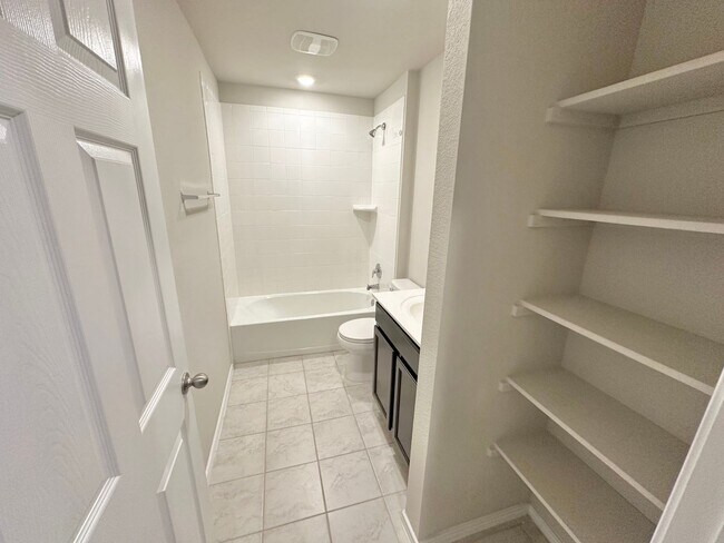 Building Photo - AVAILABLE NOW!