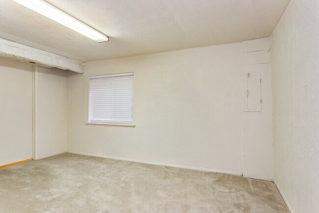 Building Photo - 4 BED 3 BATH HOME IN FOX HILL!