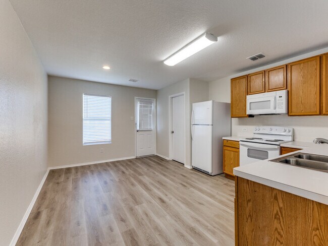 Building Photo - 1609 Castle Ridge Road