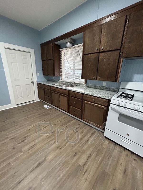 Building Photo - 113 W Forest St