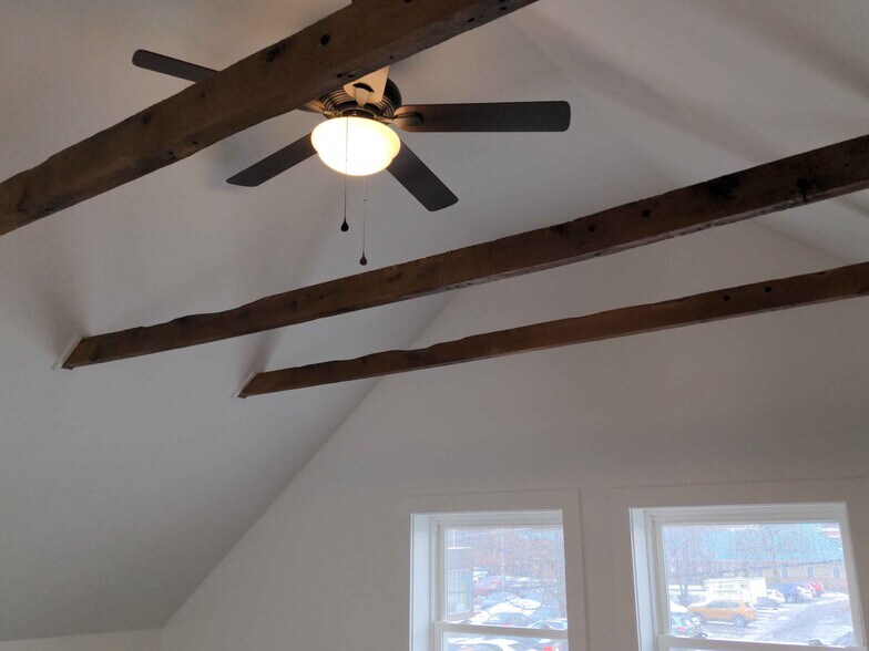 Style G1: 2 bedrooms / 1 bath, historic renovation, exposed beams and vaulted ceilings - 21 Depot St