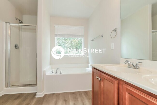 Building Photo - 3 Bedroom Pet-Friendly Home in GREENSBORO,...