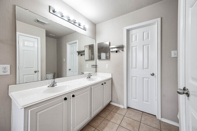 Building Photo - 12415 Oriole Lake Way