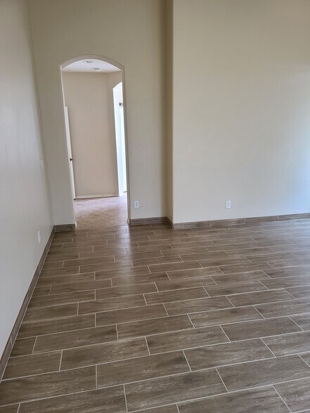 Building Photo - 3233 E Blue Ridge Way