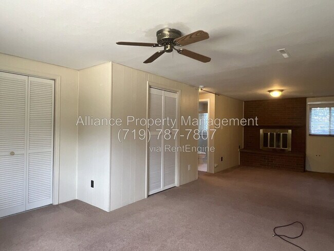 Building Photo - 1345 Pike Dr