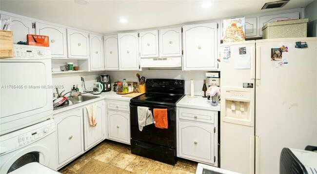 Building Photo - 10377 N Kendall Dr