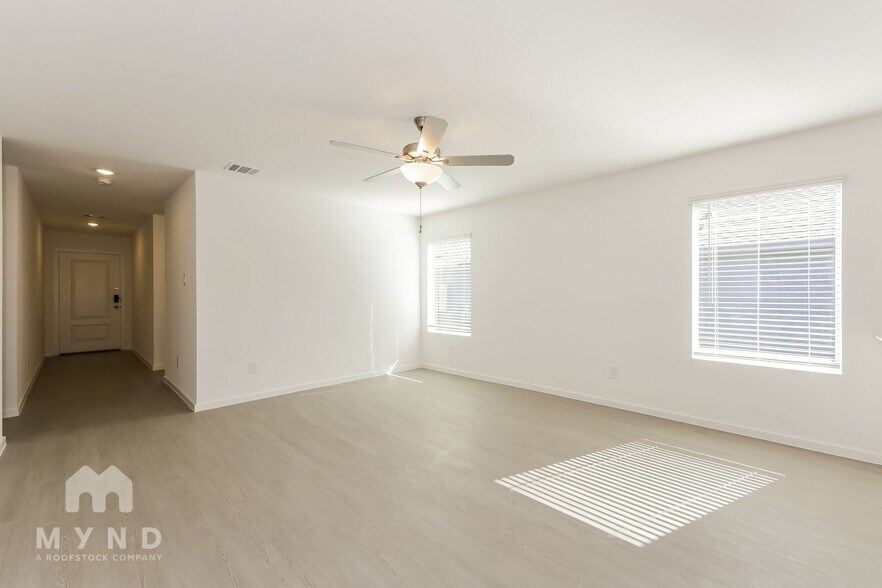 Building Photo - 2760 Ctr Crk Ln