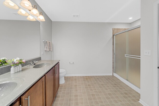 Building Photo - 821 Chopin Pl