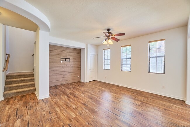 Building Photo - 2340 W Dusty Wren Dr