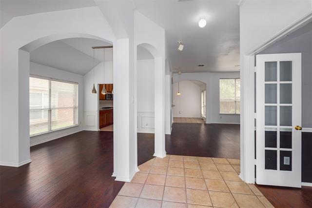 Building Photo - 1433 Woodmont Dr