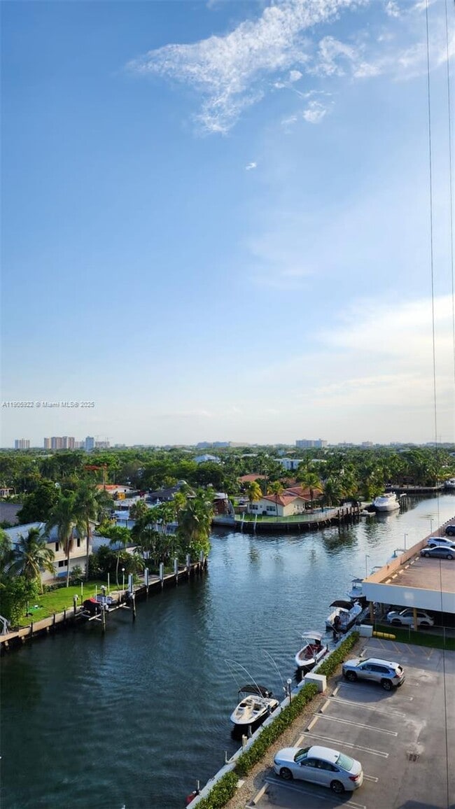 Building Photo - 2500 NE 135th St