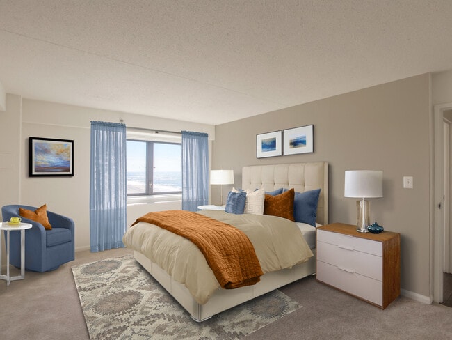 Building Photo - 10 West Apartments