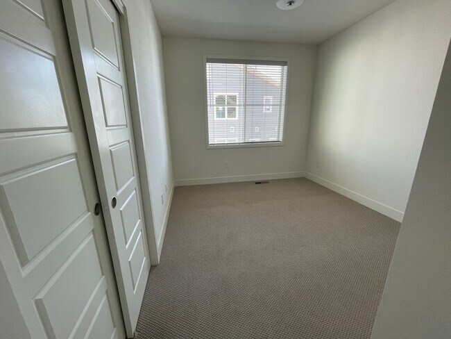 Building Photo - 3bed/3.5bath Townhouse in Downtown Superior - Available August!