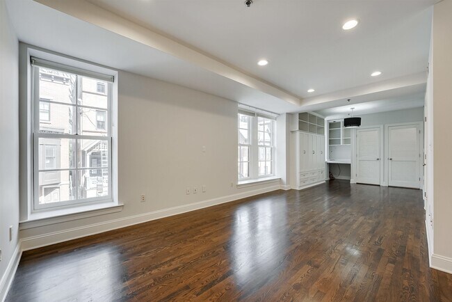 Building Photo - 829 Washington St