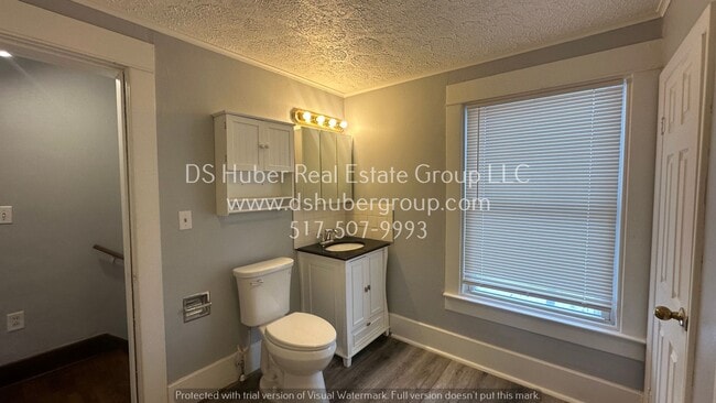 Building Photo - 921 W Oakland-