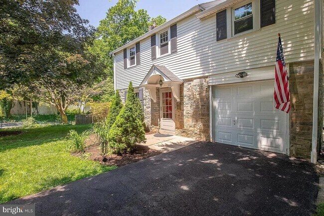 Building Photo - 412 Grange Rd