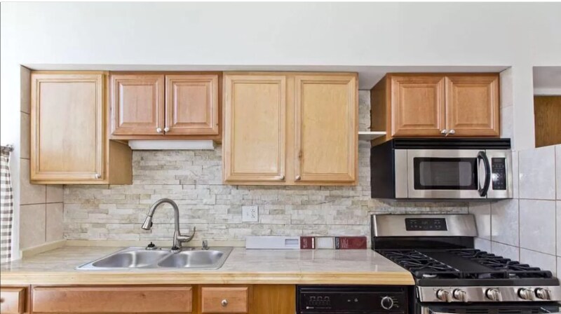 Building Photo - 1368 W Evergreen Ave