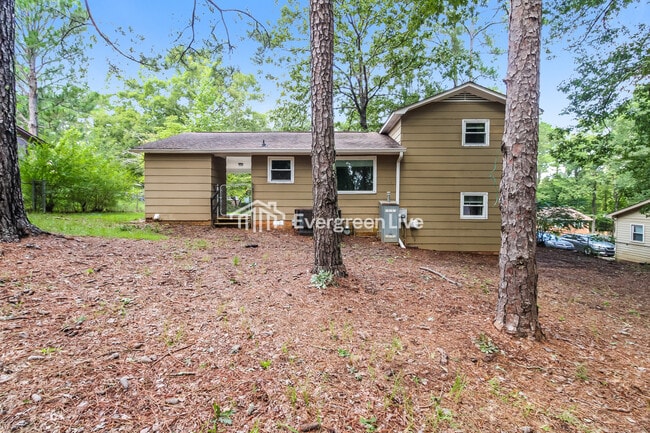 Building Photo - 1022 Birchwood Dr