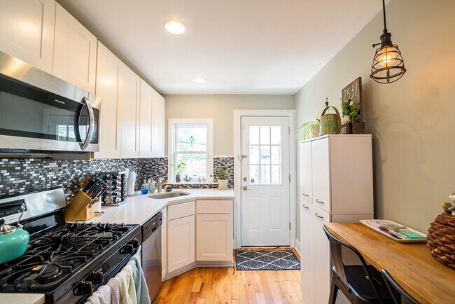 Building Photo - Charming Two Bedroom in Fishtown