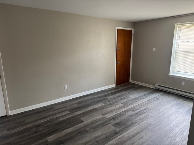Building Photo - Souderton renovated First floor 2 bedroom ...