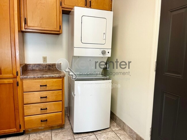 Building Photo - 77 E 17th St