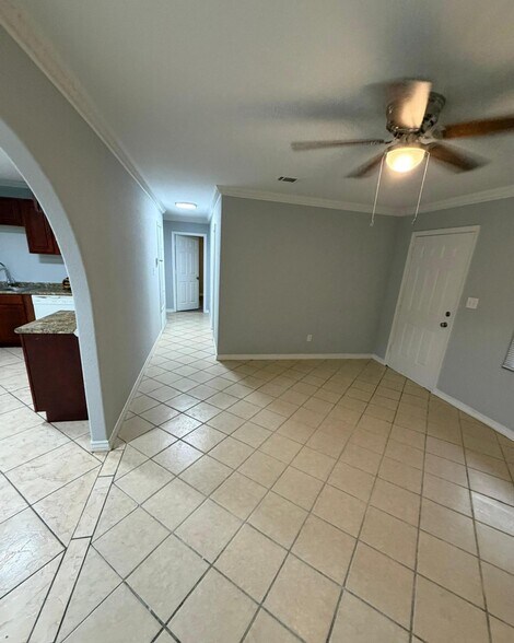 Building Photo - 4124 Tugas St