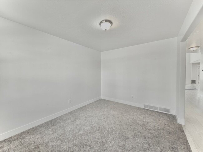Building Photo - 3 Bed | 2.5 Bath | 2,365 sq ft above grade | Full unfinished basement | 2-car garage