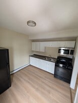 Building Photo - 476 3rd St