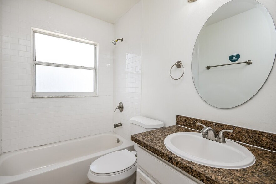 Building Photo - 15146 Margaux Dr