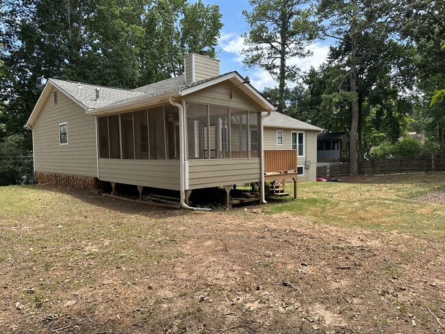 Building Photo - 147 W Putnam Ferry Rd