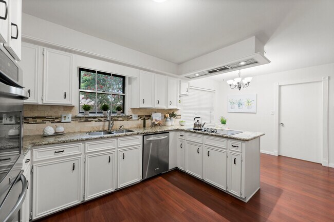 Building Photo - 16815 Memorial Oaks Ln