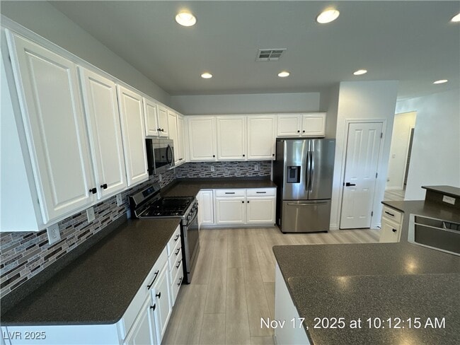 Building Photo - 2335 Meteor Shower St