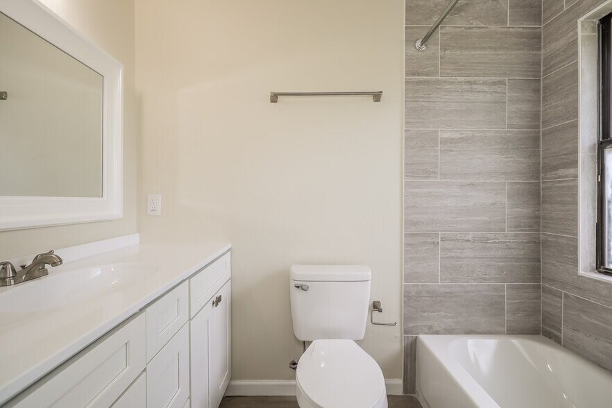 Building Photo - 4324 Pilgrim Way