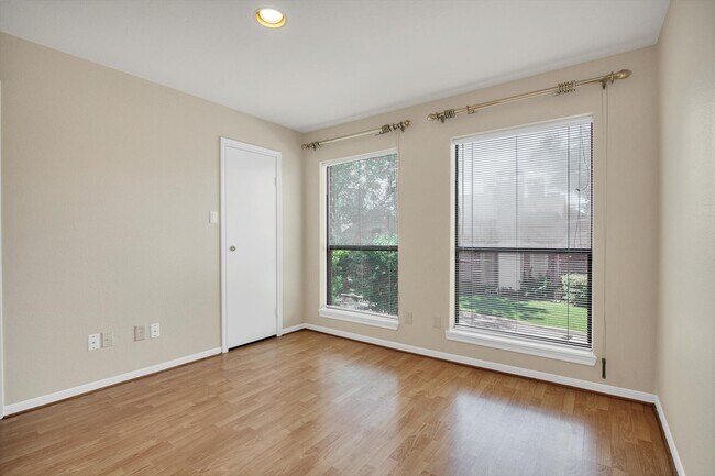 Building Photo - 7447 Cambridge St