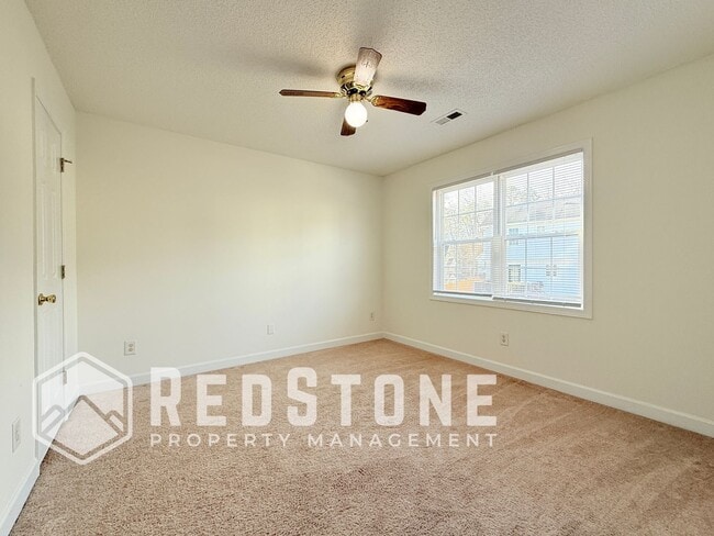 Building Photo - 131 Hoskins Cir